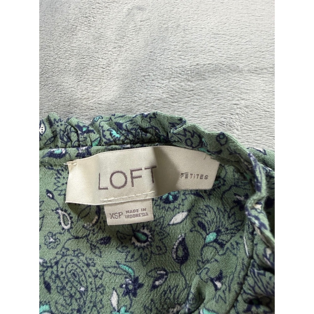 LOFT Petites Green Floral Blouse Pleated Front Cottagecore Short Sleeve XSP - Picture 2 of 6